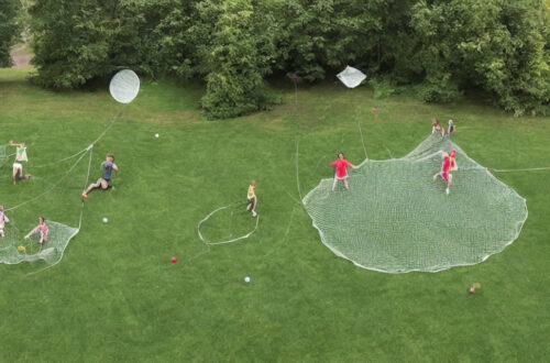Hvorfor spikeball er det perfekte havespil til en aktiv sommer